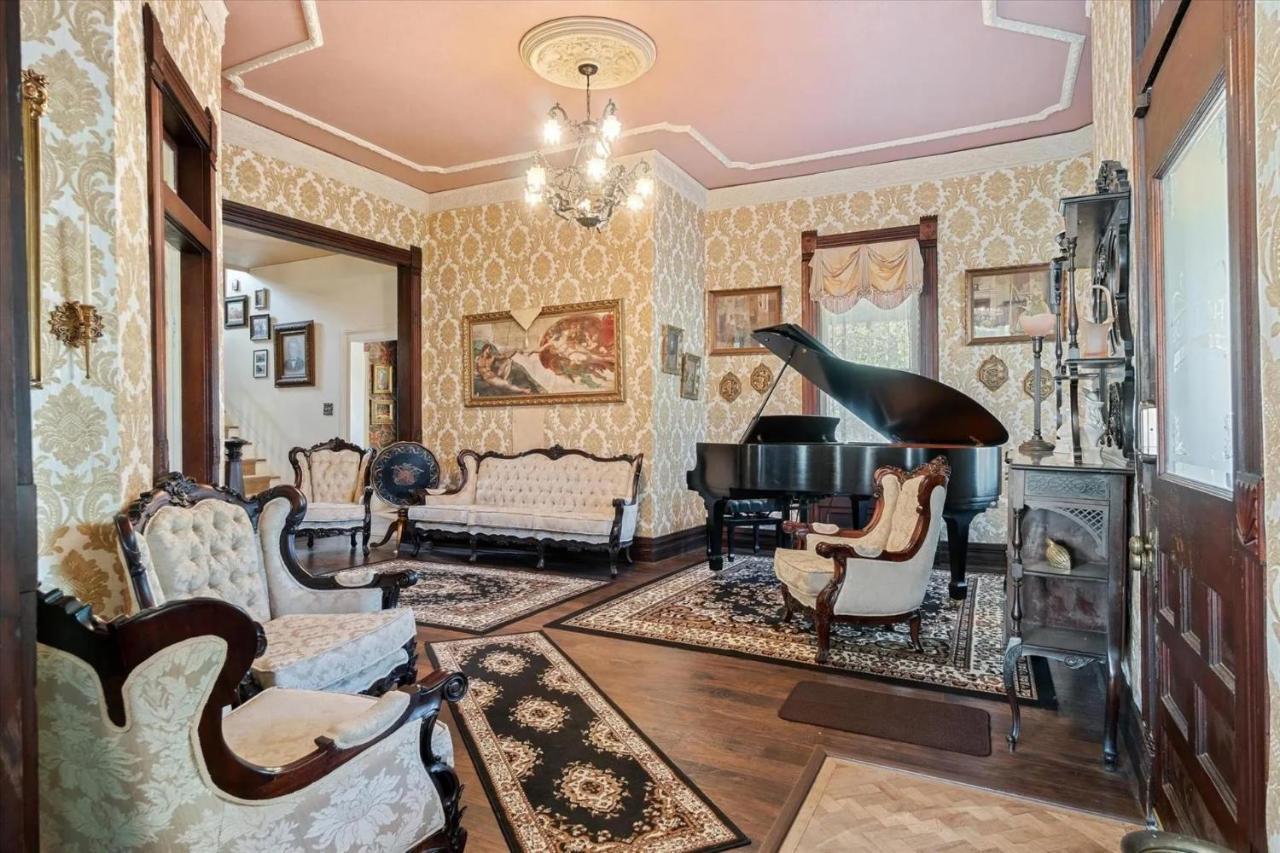Four Winds Victorian Venue & Suites Bonham Bagian luar foto