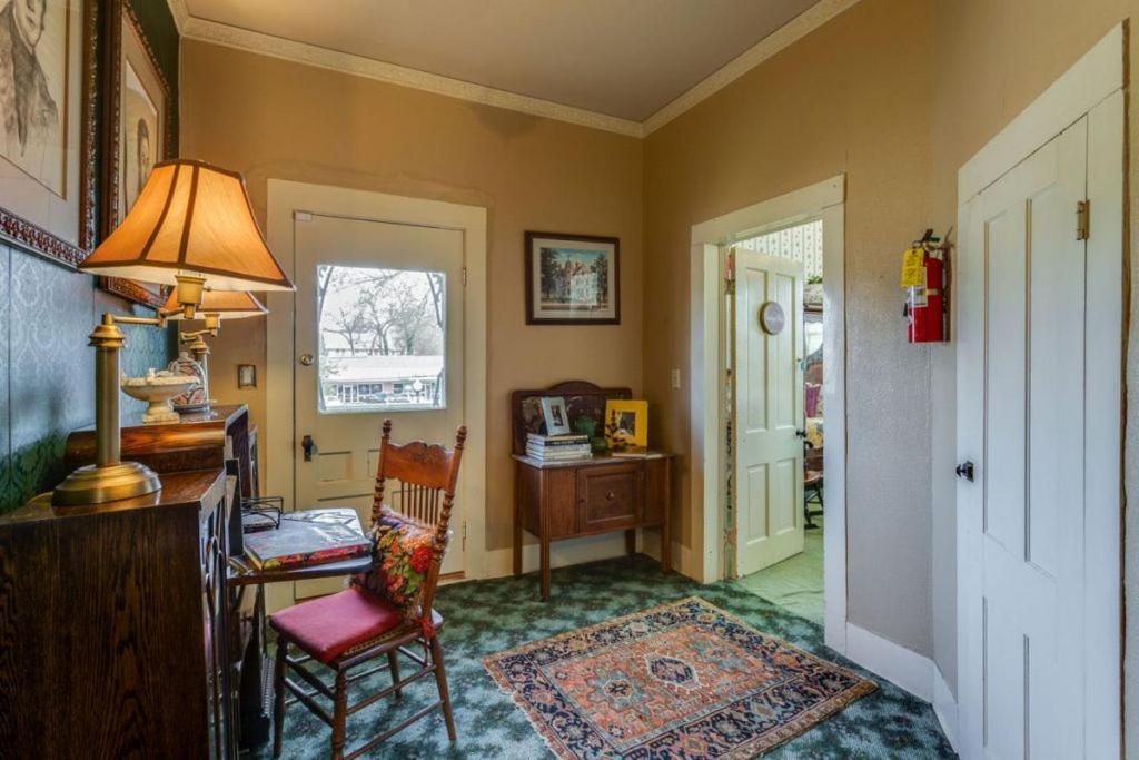 Four Winds Victorian Venue & Suites Bonham Bagian luar foto