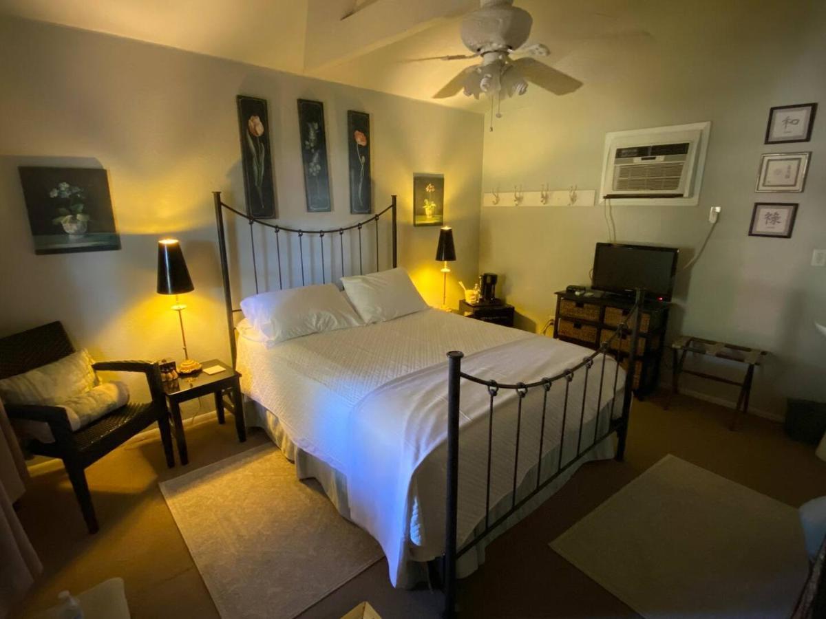 Four Winds Victorian Venue & Suites Bonham Bagian luar foto