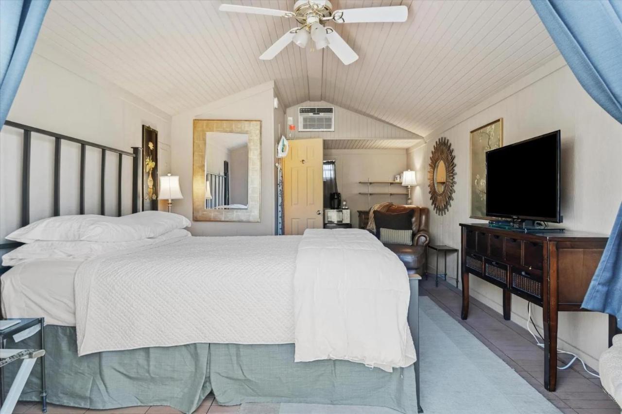 Four Winds Victorian Venue & Suites Bonham Bagian luar foto