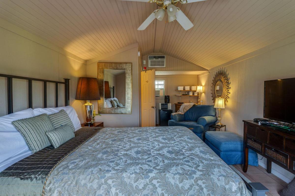 Four Winds Victorian Venue & Suites Bonham Bagian luar foto