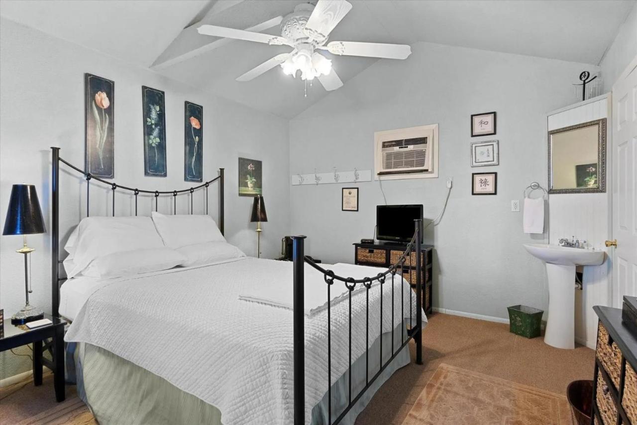 Four Winds Victorian Venue & Suites Bonham Bagian luar foto