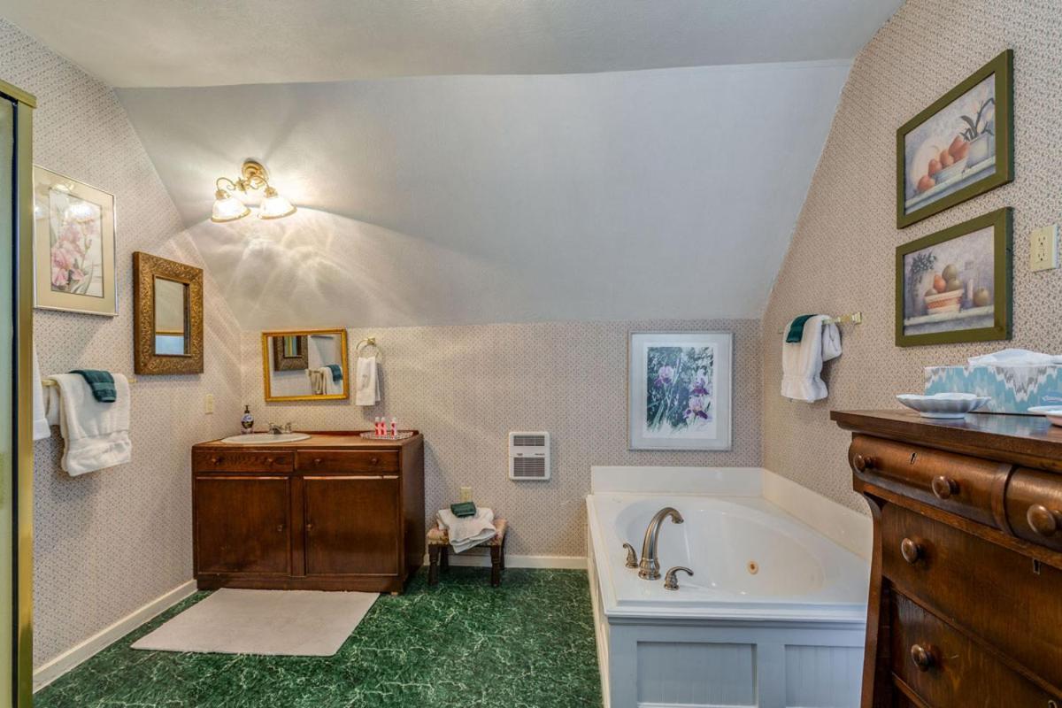 Four Winds Victorian Venue & Suites Bonham Bagian luar foto