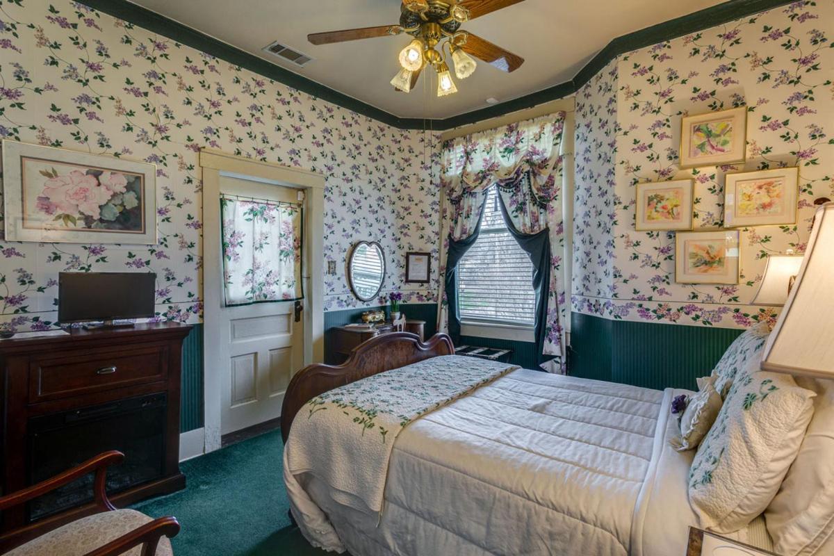 Four Winds Victorian Venue & Suites Bonham Bagian luar foto