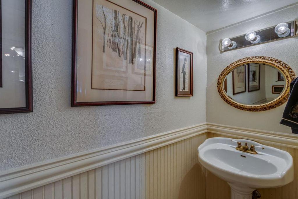 Four Winds Victorian Venue & Suites Bonham Bagian luar foto