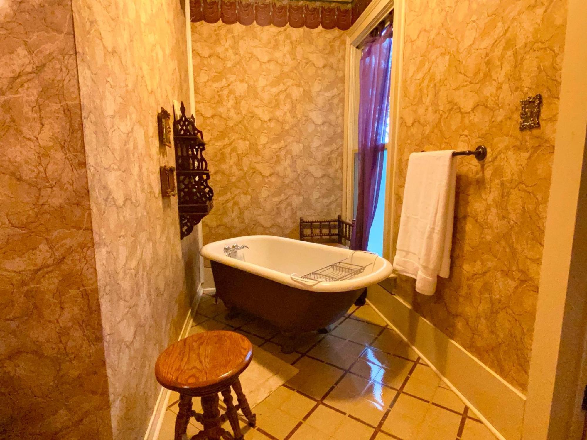 Four Winds Victorian Venue & Suites Bonham Bagian luar foto